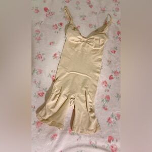 SKIMS Mika color shape-wear